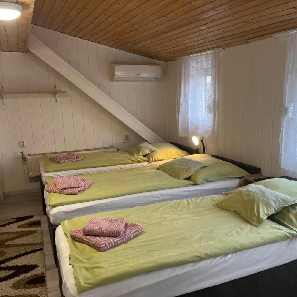 Lenzl'S Panzio Bed & Breakfast Szigetvár Екстериор снимка