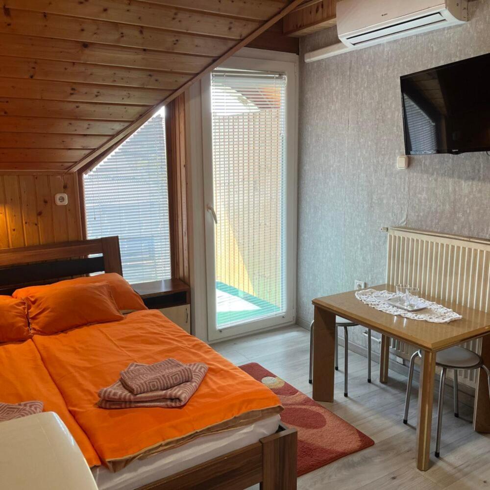 Lenzl'S Panzio Bed & Breakfast Szigetvár Екстериор снимка