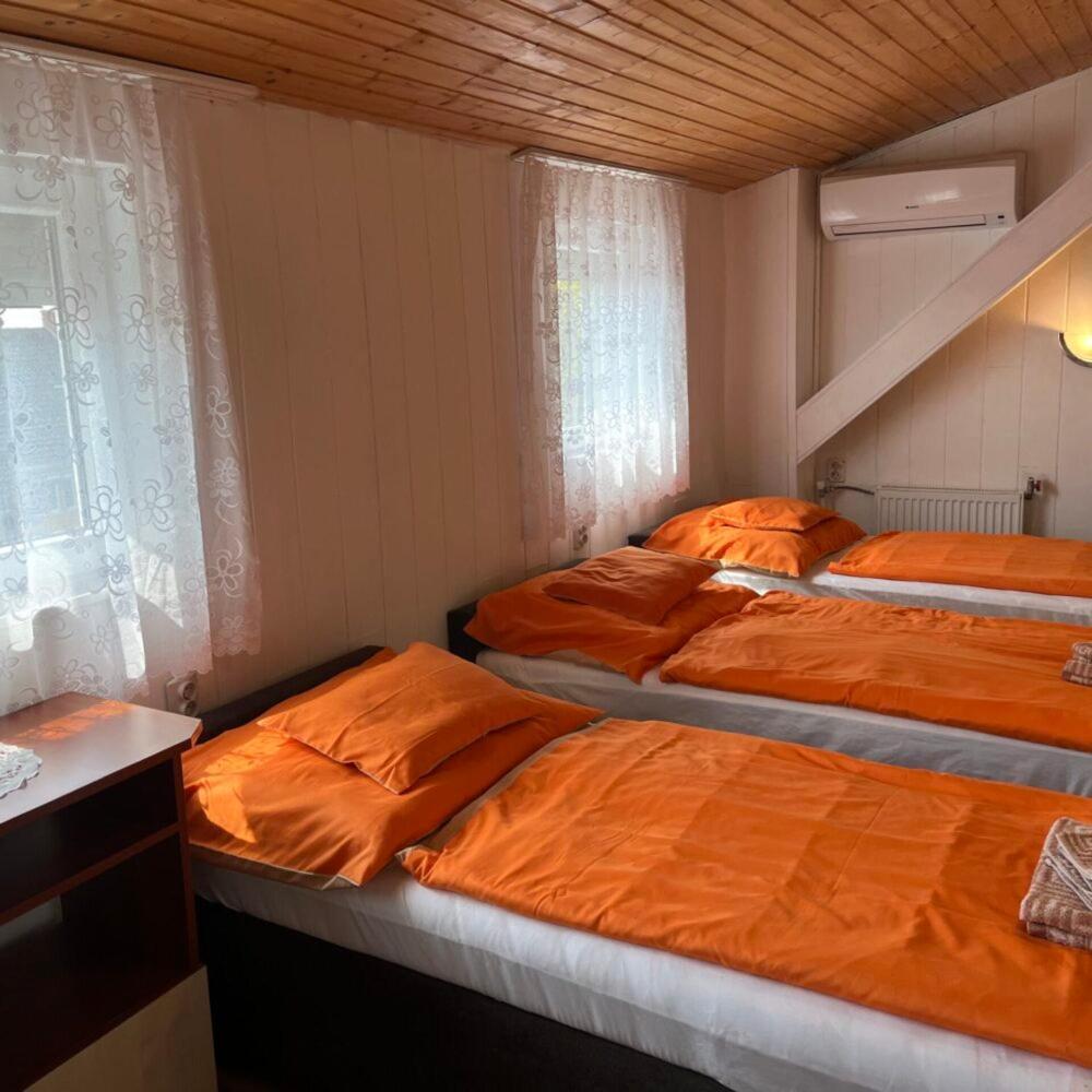 Lenzl'S Panzio Bed & Breakfast Szigetvár Екстериор снимка