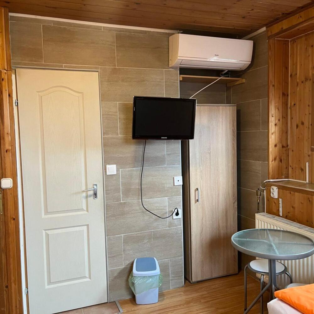 Lenzl'S Panzio Bed & Breakfast Szigetvár Екстериор снимка