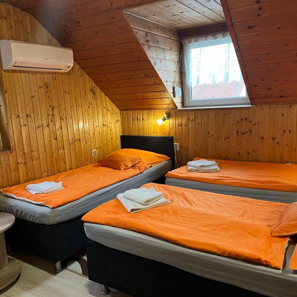 Lenzl'S Panzio Bed & Breakfast Szigetvár Екстериор снимка